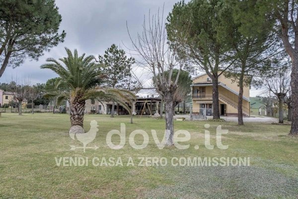 casa indipendente in vendita a Treia