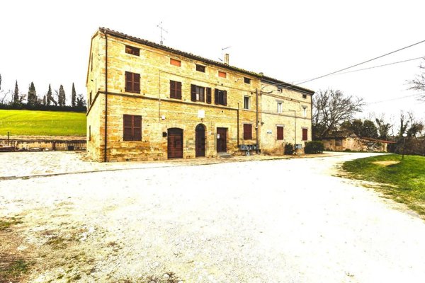 casa indipendente in vendita a Treia
