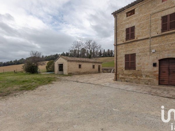 casa indipendente in vendita a Treia