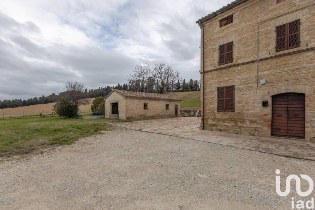 casa indipendente in vendita a Treia
