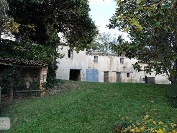 casa indipendente in vendita a Treia