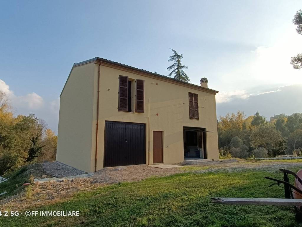 casa indipendente in vendita a Treia