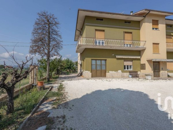 casa indipendente in vendita a Treia