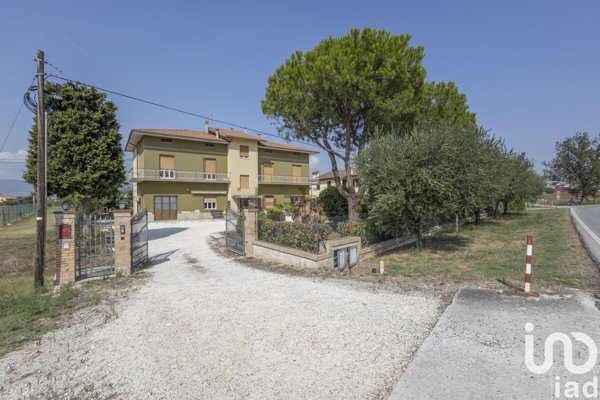 casa indipendente in vendita a Treia