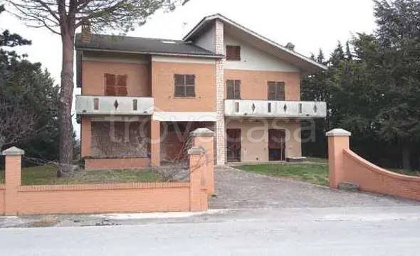casa indipendente in vendita a Treia