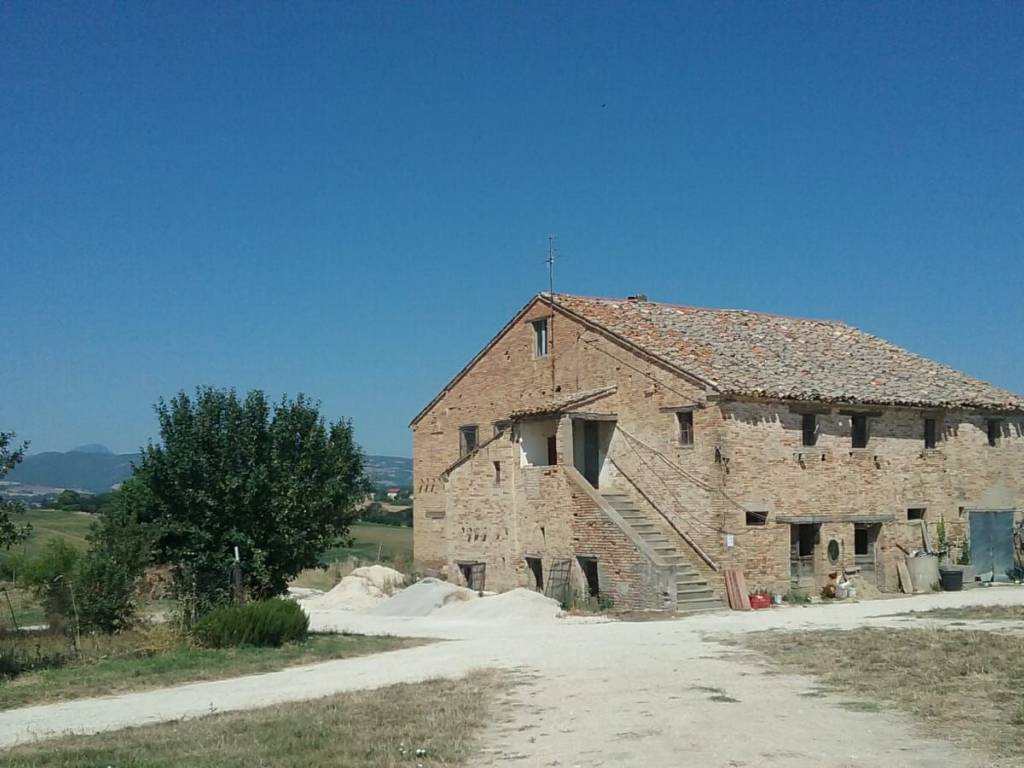 casa indipendente in vendita a Treia