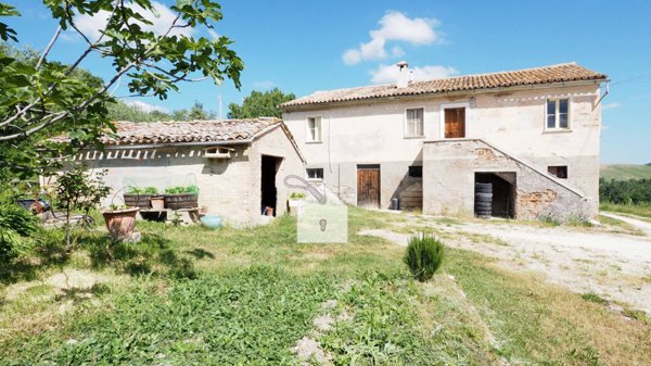 casa indipendente in vendita a Treia