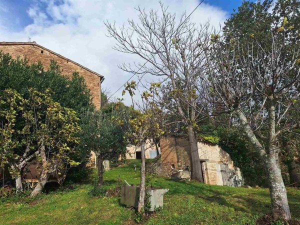 casa indipendente in vendita a Treia