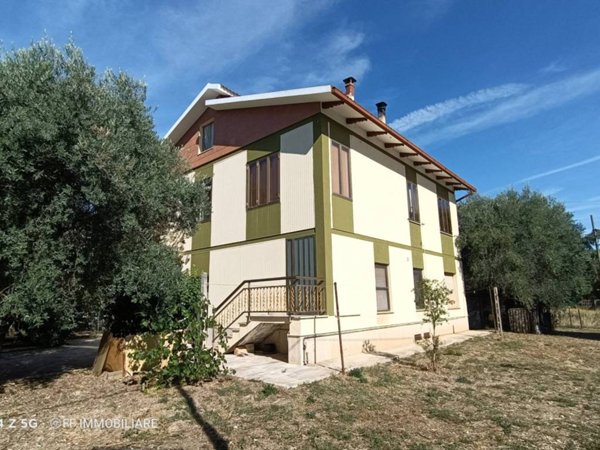 casa indipendente in vendita a Treia in zona Chiesanuova