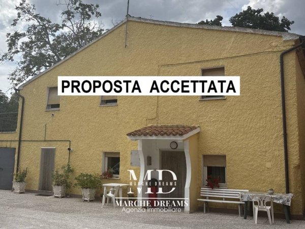 casa indipendente in vendita a Treia