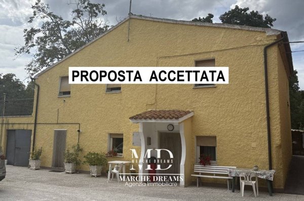 casa indipendente in vendita a Treia
