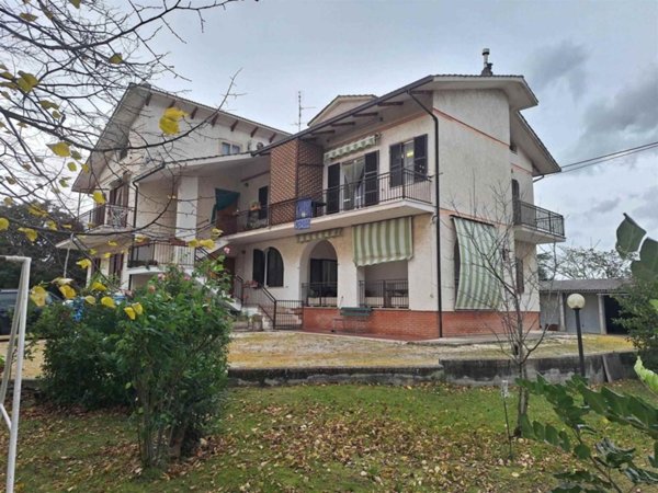 casa indipendente in vendita a Treia