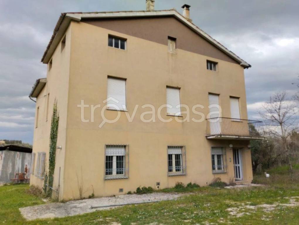 casa indipendente in vendita a Treia