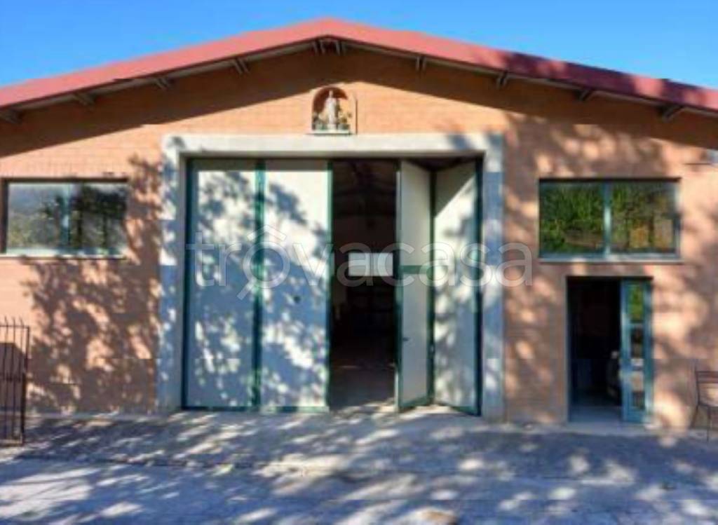 negozio in vendita a Treia