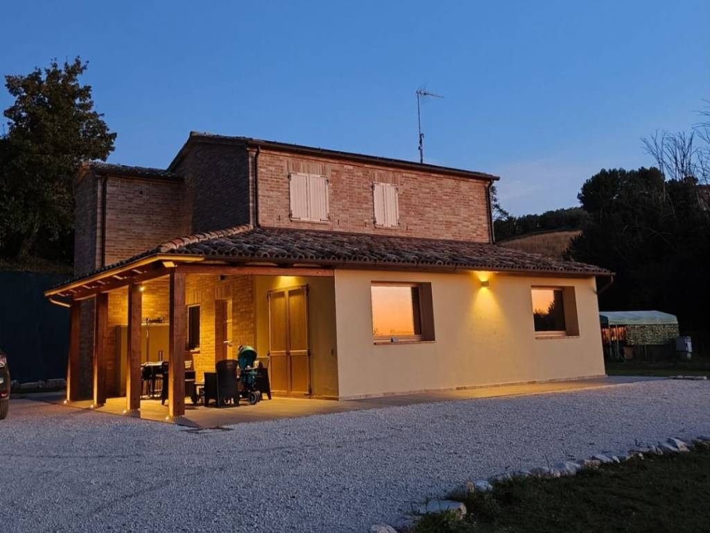 casa indipendente in vendita a Treia in zona Passo di Treia