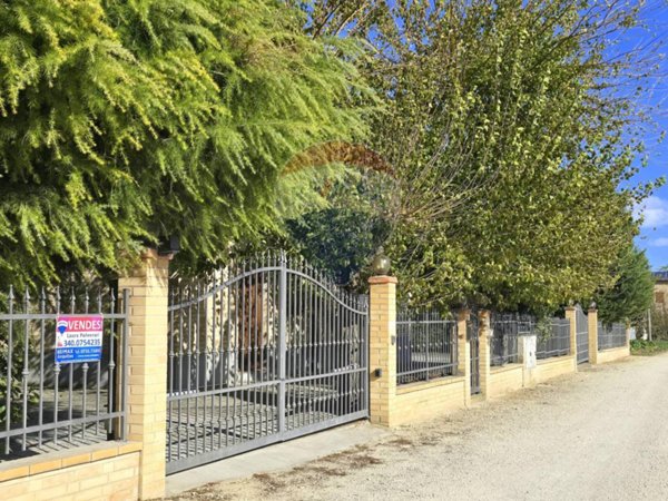 casa indipendente in vendita a Treia