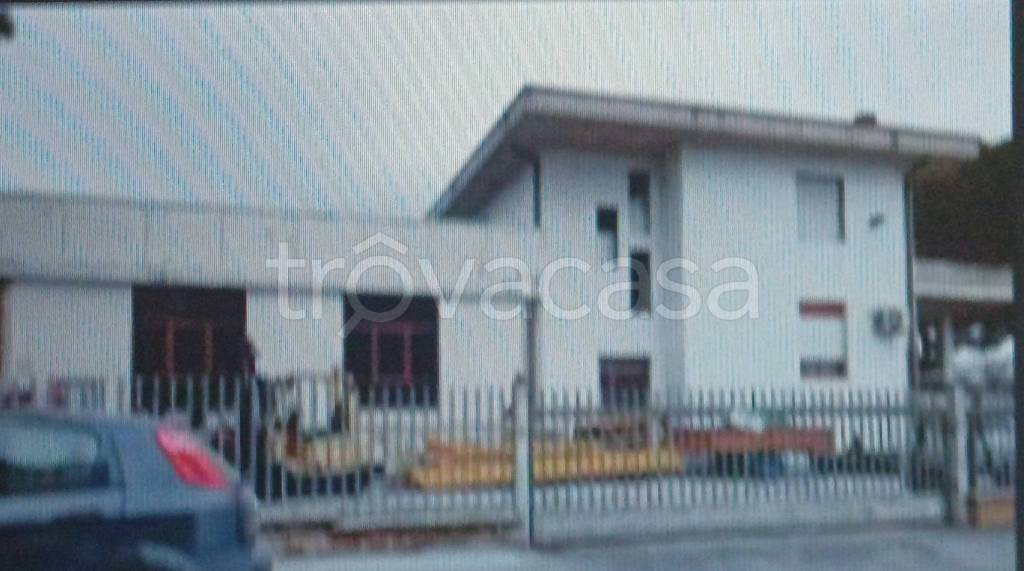 casa indipendente in vendita a Treia in zona Chiesanuova