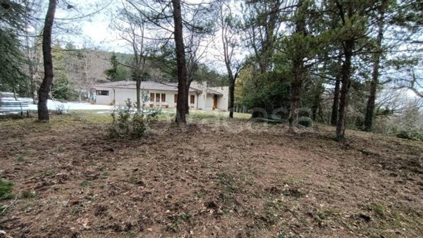 casa indipendente in vendita a Treia