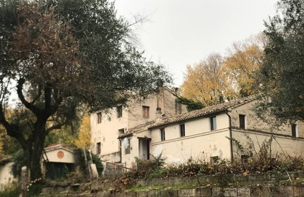 casa indipendente in vendita a Treia