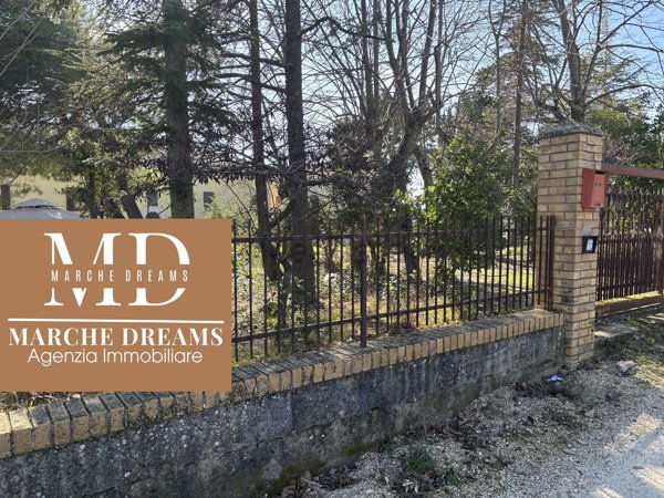 pentavano in vendita a Treia