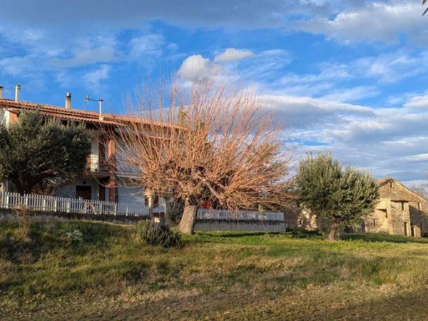 casa indipendente in vendita a Treia