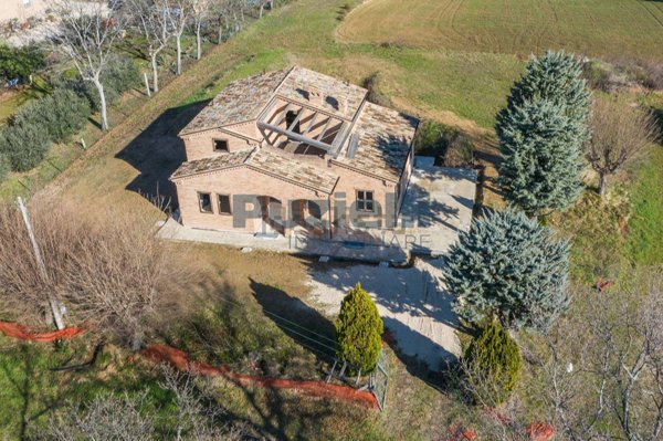 casa indipendente in vendita a Treia
