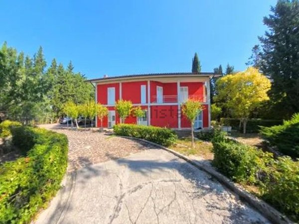 casa indipendente in vendita a Treia