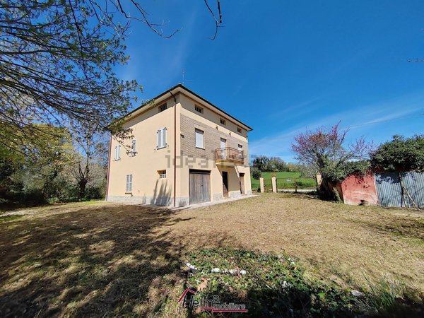 casa indipendente in vendita a Treia