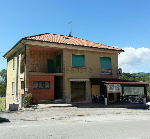 casa indipendente in vendita a Treia