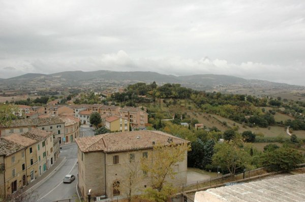 casa indipendente in vendita a Treia