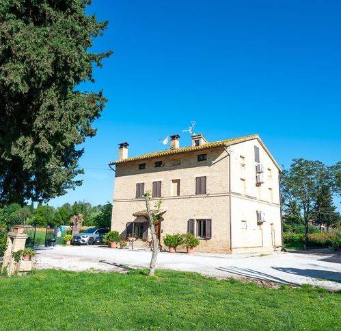 casa indipendente in vendita a Treia in zona Passo di Treia