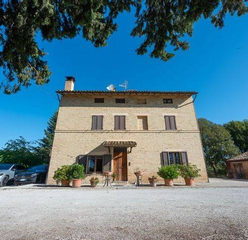 casa indipendente in vendita a Treia in zona Passo di Treia
