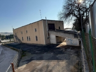 negozio in vendita a Treia in zona Passo di Treia