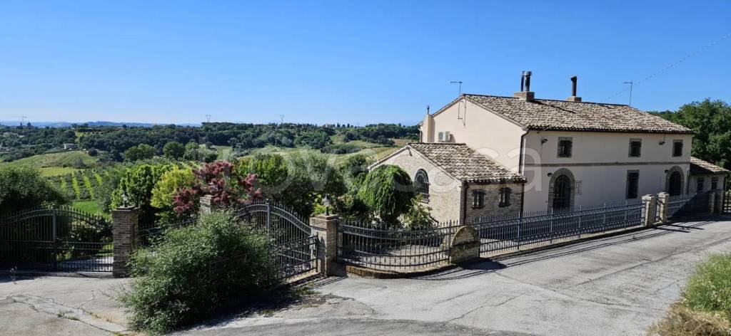 casa indipendente in vendita a Treia
