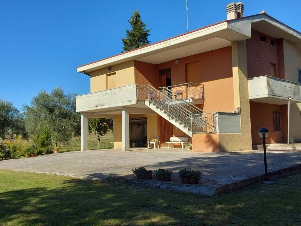 casa indipendente in vendita a Treia in zona Santa Maria in Selva