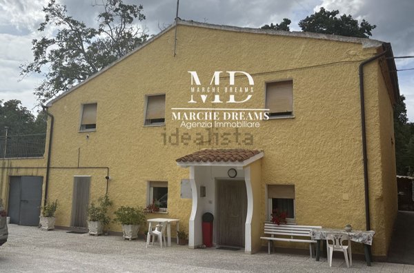 casa indipendente in vendita a Treia