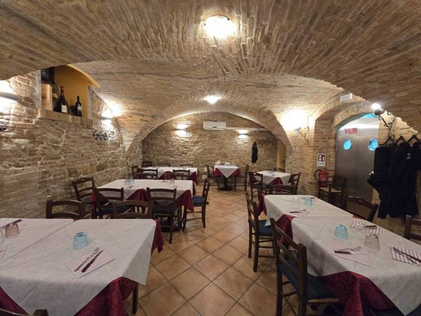 negozio in vendita a Treia