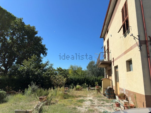 pentavano in vendita a Treia