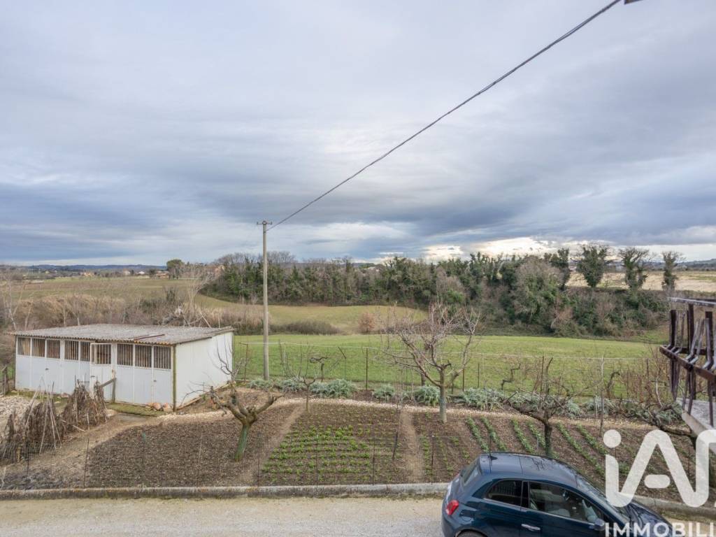 casa indipendente in vendita a Treia in zona Camporota