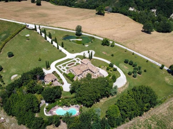 casa indipendente in vendita a Treia