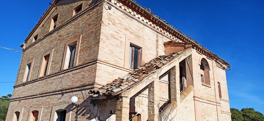 casa indipendente in vendita a Treia