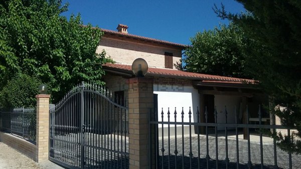 casale in vendita a Treia in zona Chiesanuova