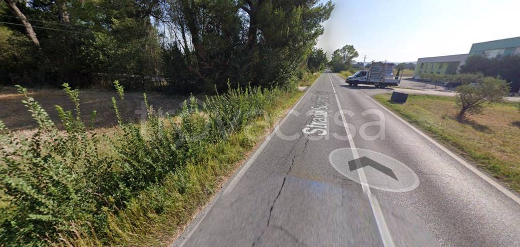 locale commerciale in vendita a Treia