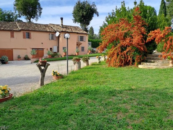 casa indipendente in vendita a Treia