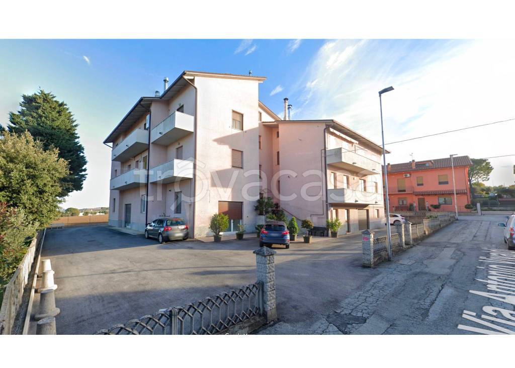 appartamento in vendita a Treia in zona Chiesanuova