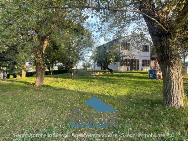 casa indipendente in vendita a Treia