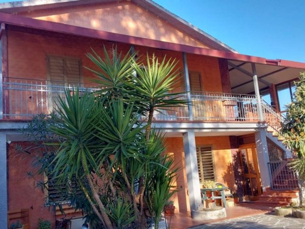 casa indipendente in vendita a Treia