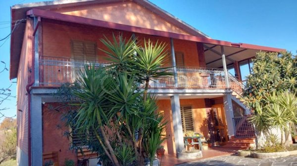 casa indipendente in vendita a Treia