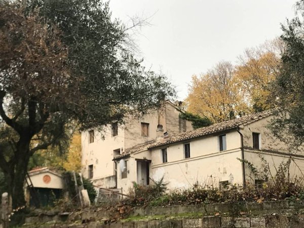 casa indipendente in vendita a Treia