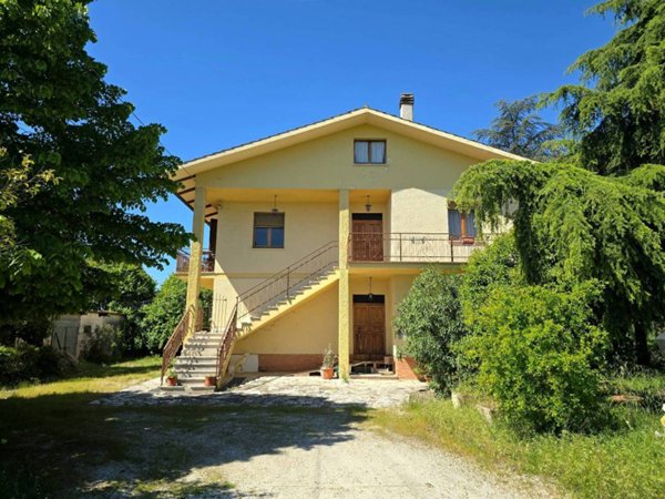 casa indipendente in vendita a Treia